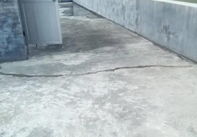 秦都楼顶漏水维修公司分享下如何解决卫生间隐蔽部位漏水的问题?